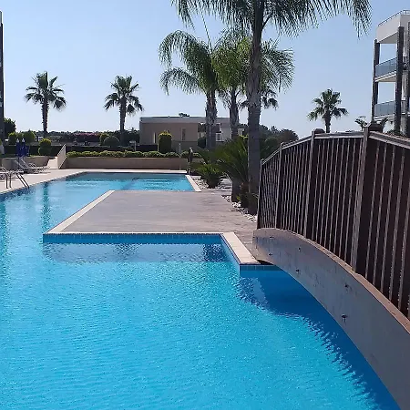 Side Felicia Residence 3 Bedroom Penthouse With Roof Terrace
