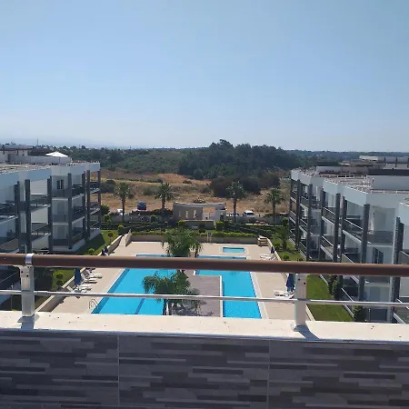 Side Felicia Residence 3 Bedroom Penthouse With Roof Terrace アパート シダ