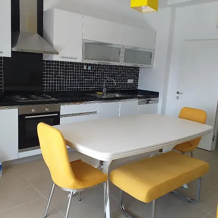 Side Felicia Residence 3 Bedroom Penthouse With Roof Terrace アパート シダ
