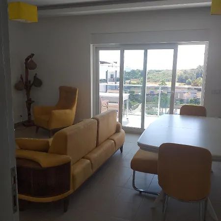 Side Felicia Residence 3 Bedroom Penthouse With Roof Terrace アパート *