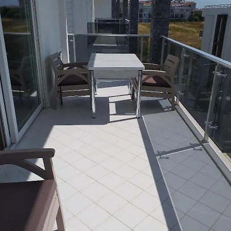 Side Felicia Residence 3 Bedroom Penthouse With Roof Terrace アパート シダ